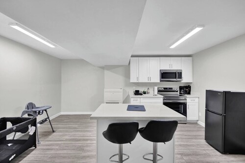 The Hideaway • 3 BR w/ 3 Ensuites • DT Oshawa