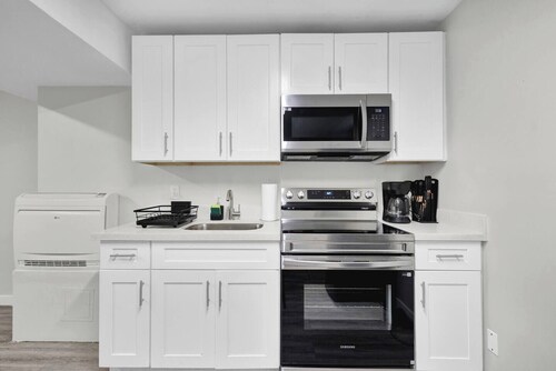 The Hideaway • 3 BR w/ 3 Ensuites • DT Oshawa