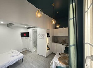 Room - Vrbo Property (Avignon)