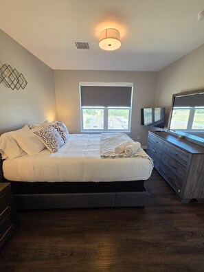 Room - Cozy 1-bedroom apartment with AC in charming Aurora (Aurora)