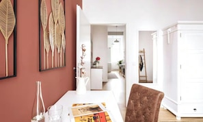 Dining - AN EXCELLENT COMBINATION OF MODERN AMENITIES, GENEROUS LIVING SPACE IN THE HEART (Berlin)