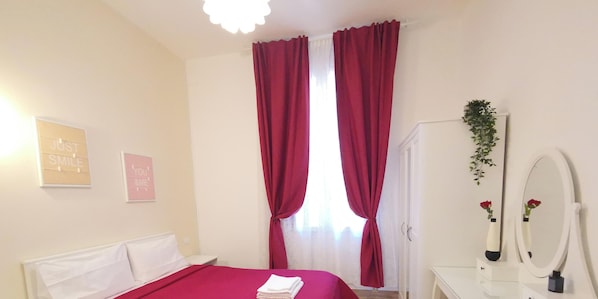 2 bedrooms, iron/ironing board, WiFi, bed sheets - SERENA'S HOUSE《 Near the MESTRE train station + private parking 》 (Venezia)
