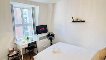 Iron/ironing board, free WiFi, bed sheets