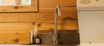 Cozy Crabin - Pet Friendly, Trailer Hook Up, Boat parking, Bay Access