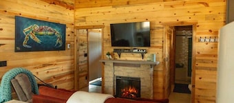 Cozy Crabin - Pet Friendly, Trailer Hook Up, Boat parking, Bay Access