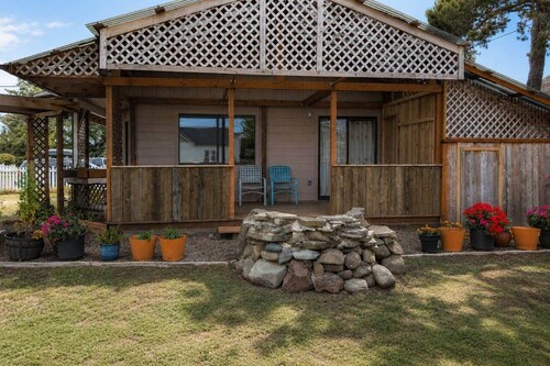 Karl's Place - Cozy home near Alsea Bay