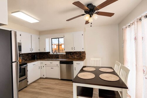 Karl's Place - Cozy home near Alsea Bay