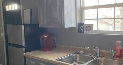 Cozy 1-bedroom house in wonderful Doniphan with AC