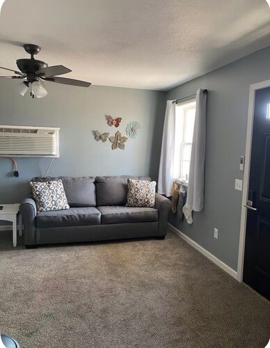 Cozy 1-bedroom house in wonderful Doniphan with AC