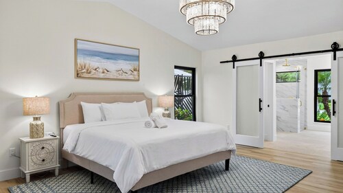 Latitude 26° Luxury Retreat by Avantstay Waterfall Pool + Private Dock