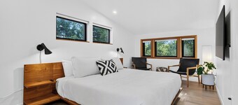 Salt & Spruce by Avantstay Cannon Beach Retreat + Treetop Deck + Walk To Beach + Haystack Rock