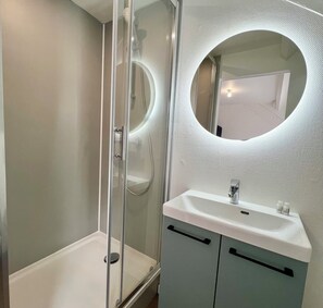 Bathroom - Casa Viasud #1 - T2 climatisé - Centre Brive/Gare (Brive-la-Gaillarde)