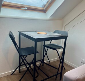 Dining - Casa Viasud #1 - T2 climatisé - Centre Brive/Gare (Brive-la-Gaillarde)