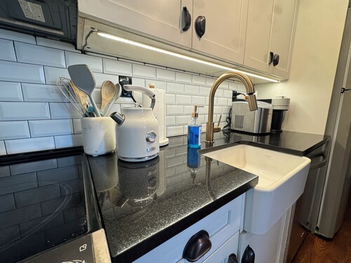 Spacious 3-bedroom apartment with AC in marvelous Brooklyn….