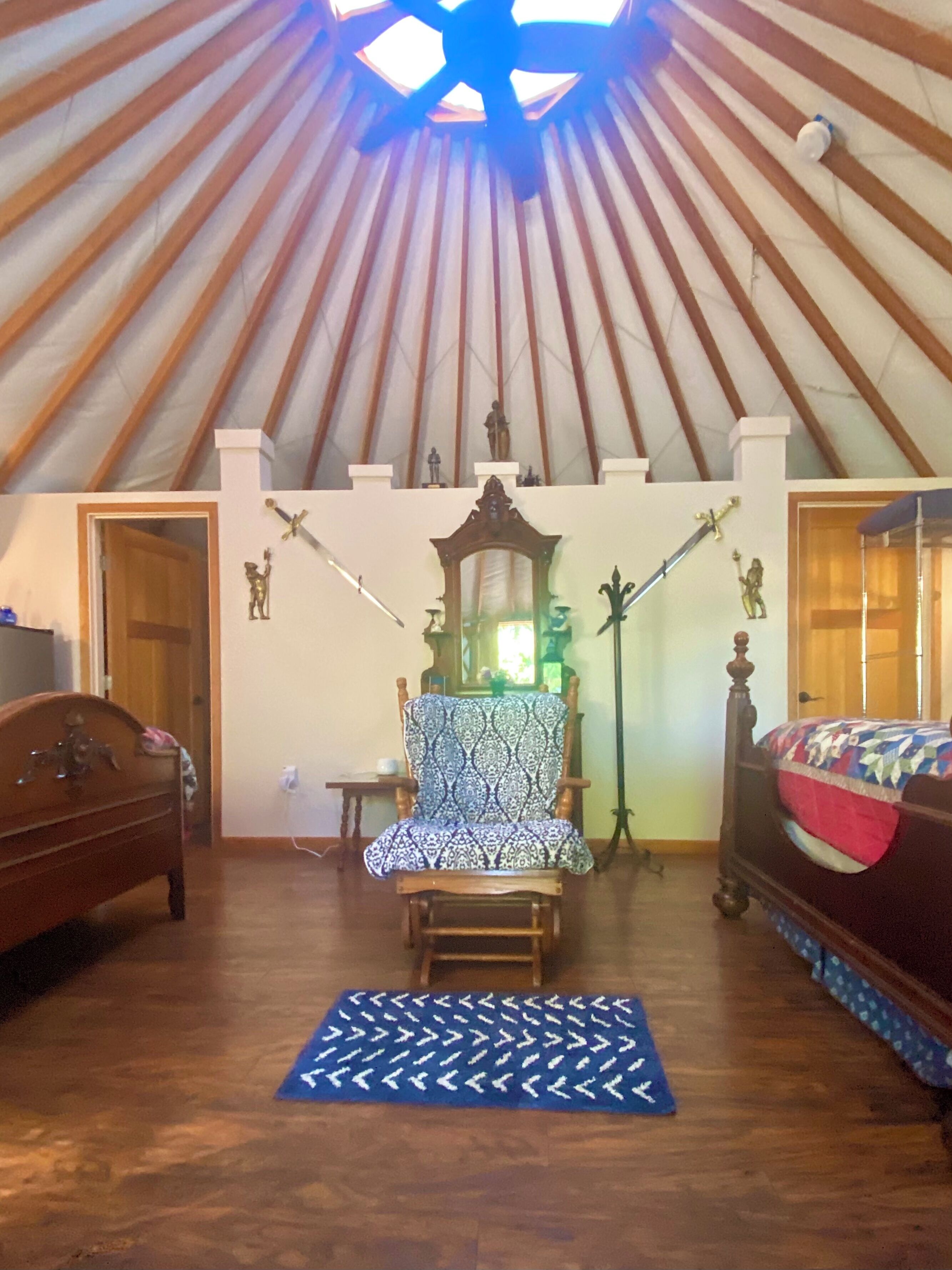 基础开间 | 笔记本电脑工作区、免费 WiFi