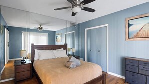 A hotel room with a bed, a nightstand, a desk, a chair, a wardrobe, and a ceiling fan. - Backdrop - Private Pool - Mins to Old town (Scottsdale)