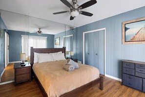 A hotel room with a bed, a nightstand, a desk, a chair, a wardrobe, and a ceiling fan. - Backdrop - Private Pool - Mins to Old town (Scottsdale)