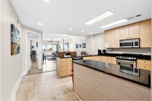 Private kitchen - Sea Breeze Beachfront Poolside 202 (Biloxi)
