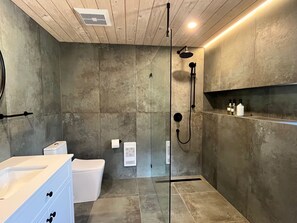 Bathroom - Salal Suite - Hot Tub, Fire Pit, Spa Bathroom, Luxury Suite, on a Working Farm (Powell River)