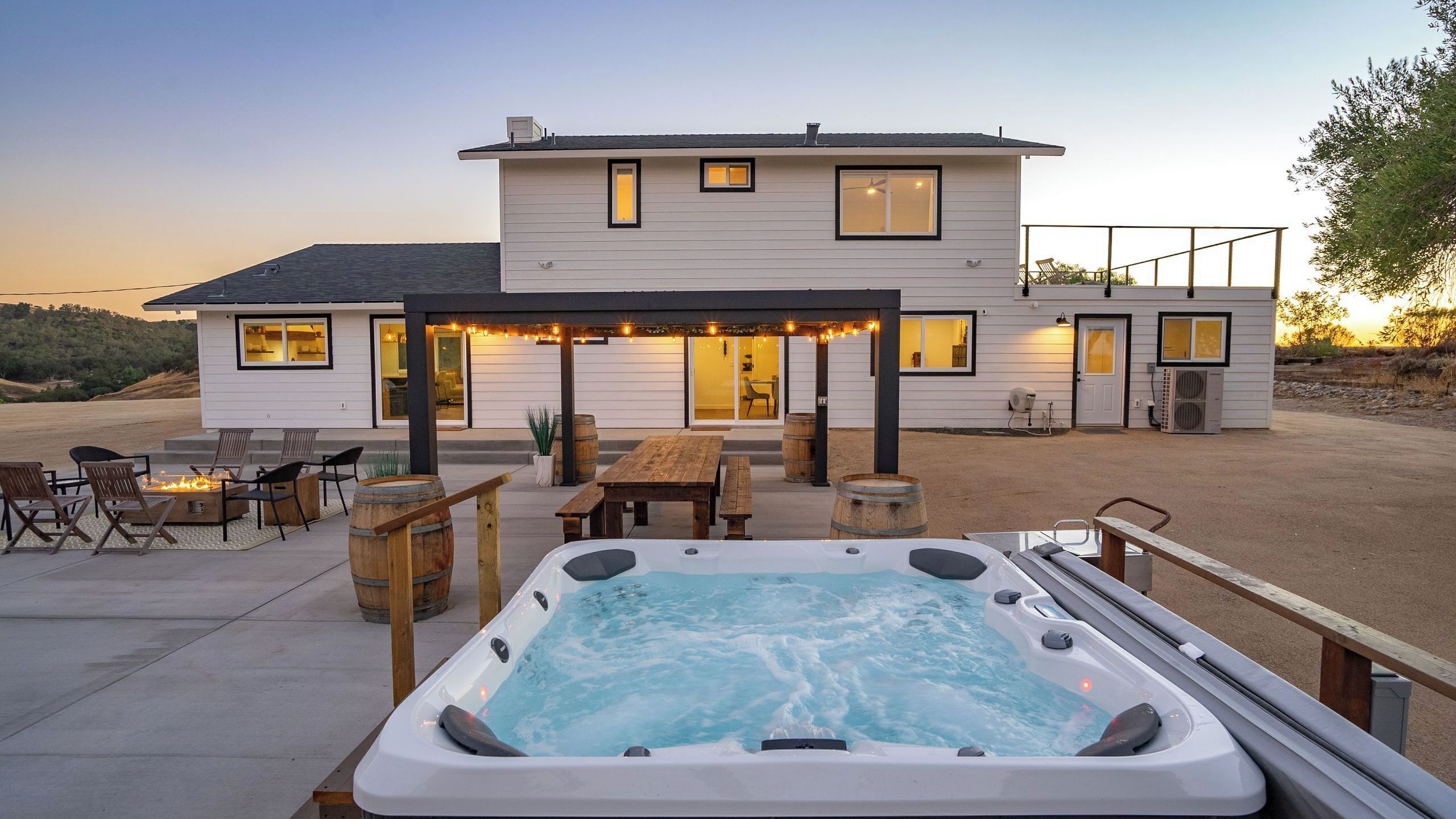 House (4 Bedrooms) | Front of property