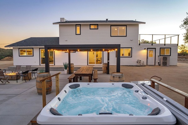House (4 Bedrooms) | Front of property