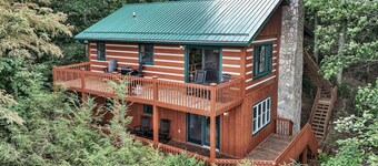 3BR mountain-View cabin with hot tub, fireplace, WiFi, and Views