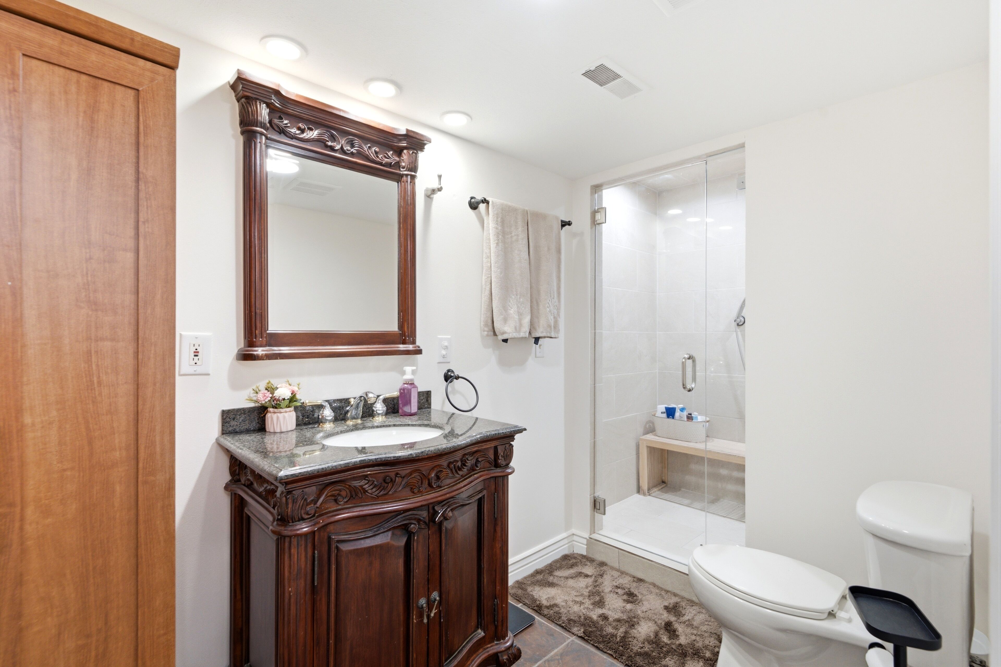 Shower, jetted tub, hair dryer, towels
