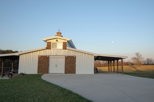 Cozy pet-friendly barn in perfect Rising Fawn near Cloudland Canyon