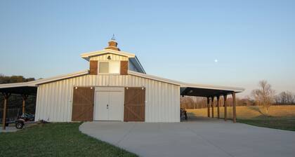 Cozy pet-friendly barn in perfect Rising Fawn near Cloudland Canyon