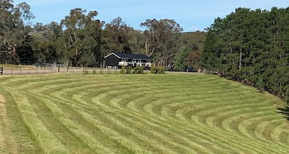 Lake Front Farm Stay - Launch your boat into the deep waters of Lake Eildon