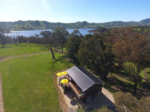 Lake Front Farm Stay - Launch your boat into the deep waters of Lake Eildon