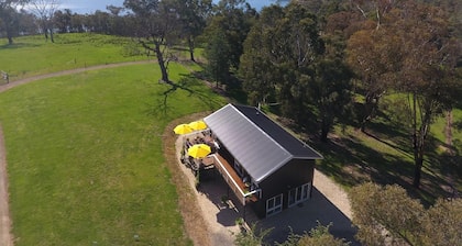 Lake Front Farm Stay - Launch your boat into the deep waters of Lake Eildon