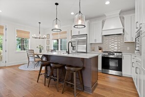 Private kitchen - McLemore Resort - 73 Peregrine Lane - Walking distance to Range and Clubhouse (Rising Fawn)