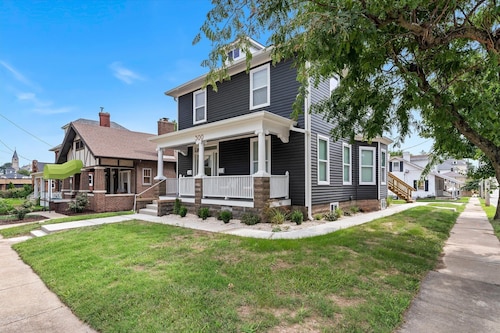 Luxury 2-Bedroom Apt , St. Charles Retreat Smart Home Comfort & Modern Elegance