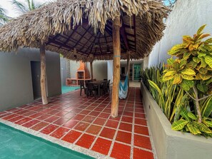 Outdoor dining - Vrbo Property (Santiago de Tolú)