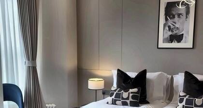 Luxury 8 Bed House, Games Room & Free Parking