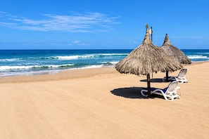 Beach - Costa Bonita Beachfront Family Condo (Mazatlán)