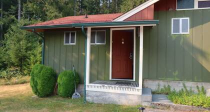 Room 14 – 1 King Bed, Kitchenette. No Pets Allowed