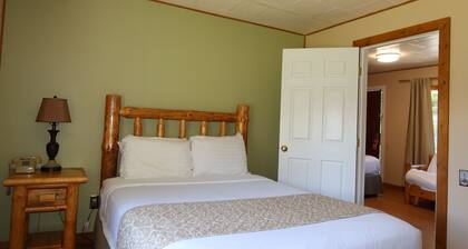 Room #2 – 2 Queen Beds, Kitchen, Pet-Friendly