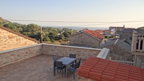 Outdoor dining - Casa Lago-Marí — Large house near the sea (Lariño)