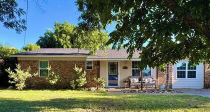 Texas Sage House - 4-bedroom house in beautiful Brady, TX