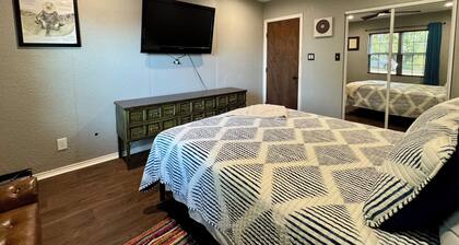 Texas Sage House - 4-bedroom house in beautiful Brady, TX