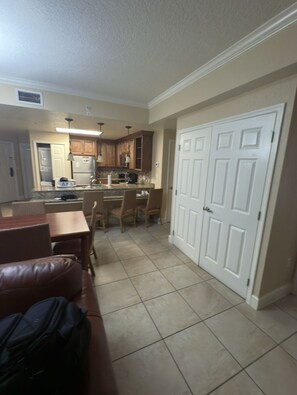 Interior - Resort Spa and Villa with 5 bedrooms  in Orlando fully furnished vacation rental (Orlando)