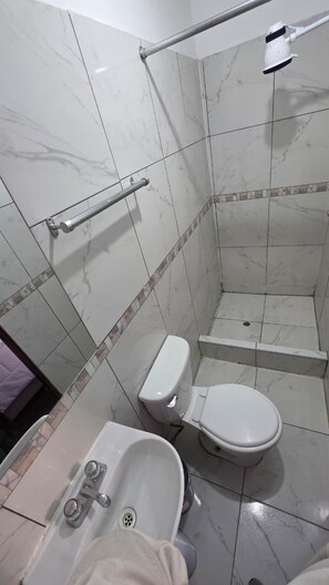 Comfort Twin Room, Garden View | Bathroom