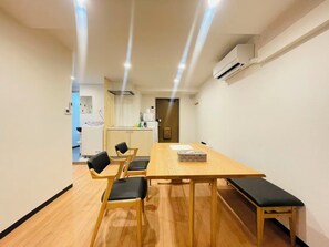 Dining - Aoba Residence KOHARU: 2-Minute Walk to Nishikujo Station, 60 sqm, 3-Bedroom Residence Near USJ (大阪市)