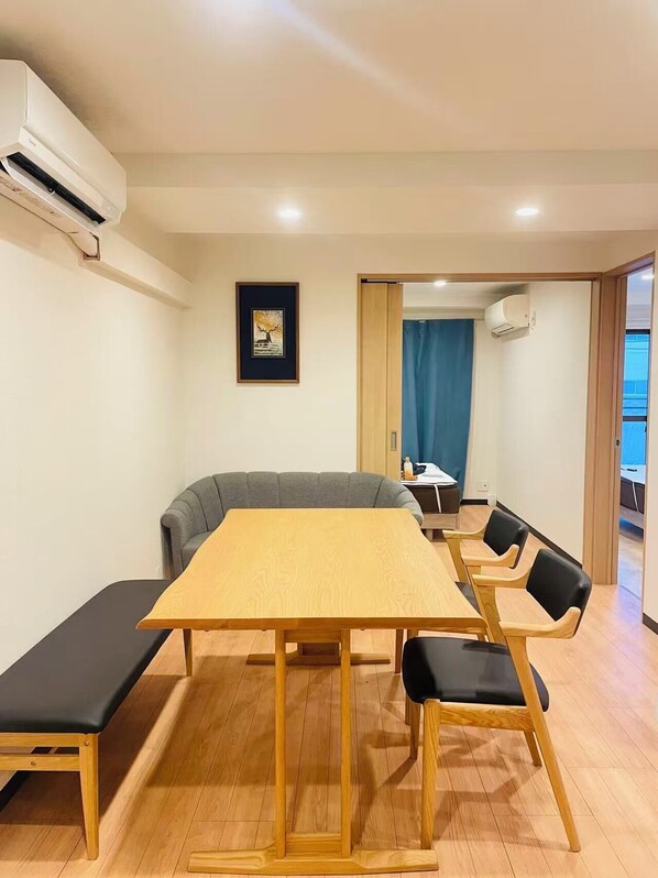 Dining - Aoba Residence KOHARU: 2-Minute Walk to Nishikujo Station, 60 sqm, 3-Bedroom Residence Near USJ (大阪市)