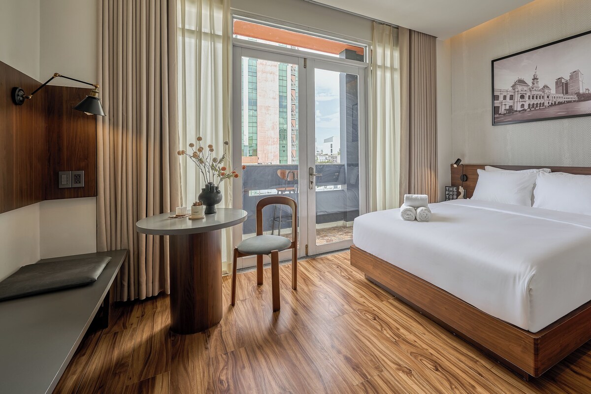 Deluxe Room, City View | In-room safe, desk, laptop workspace, blackout curtains