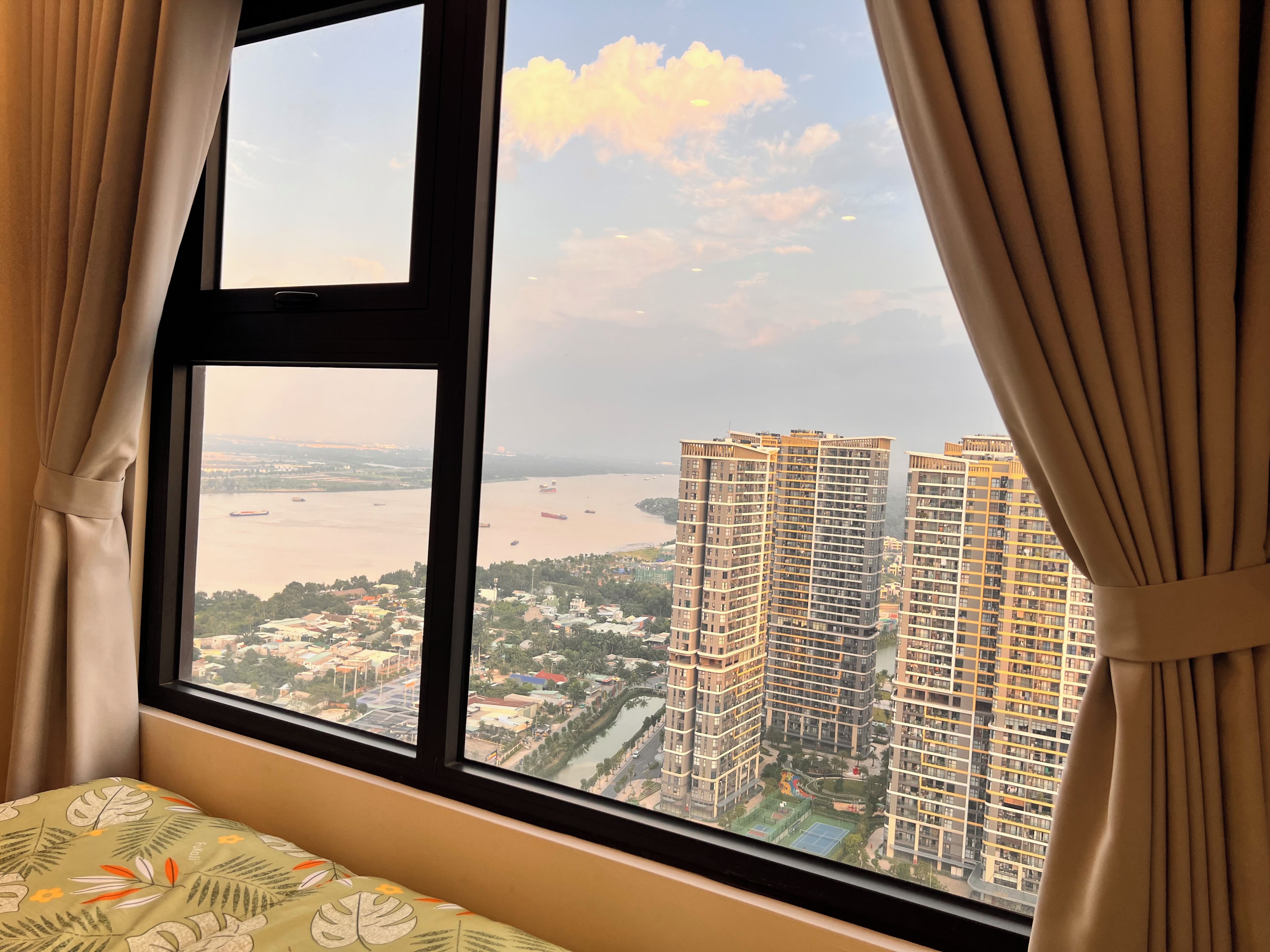 Panoramic Apartment, Balcony, River View | Desk, laptop workspace, blackout drapes, soundproofing
