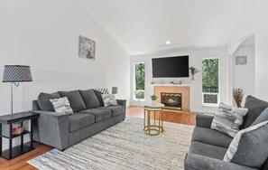 Living area - Superb 6-bedroom house in Kent perfect for family getaways and stays! (Kent)