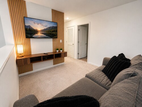 Spacious Family Home 
Sleeps 12
Prime Location